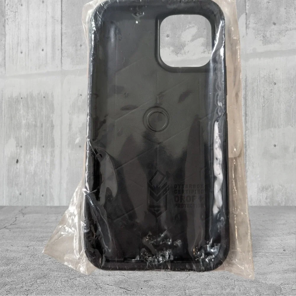 G7. ‎ OtterBox Commuter Series Case For iPhone 12 / 12 Pro In Black Poly bag New